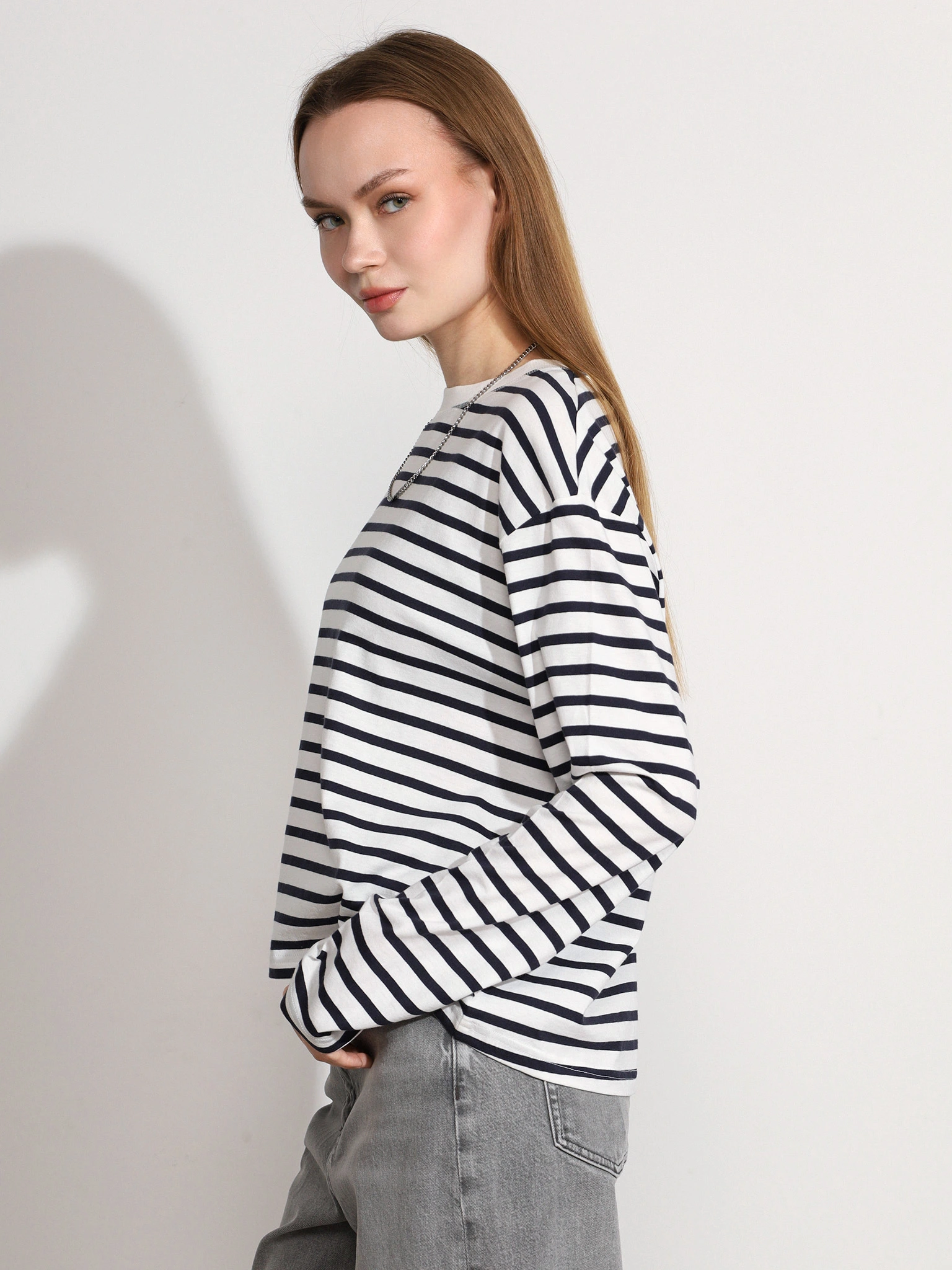 Футболка белого цвета в полоску из хлопка